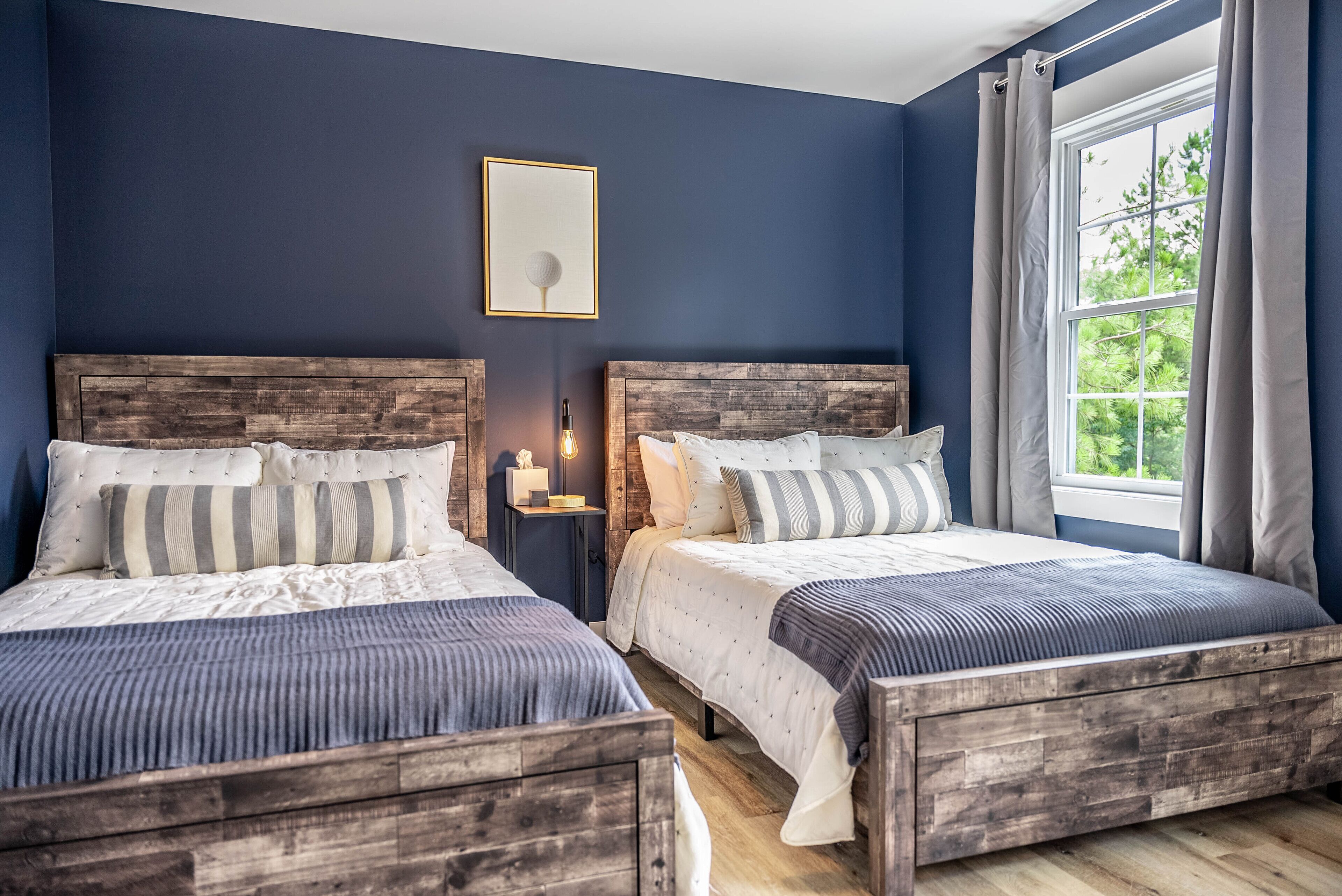 5 Schlafzimmer, Schreibtisch, Bügeleisen/Bügelbrett, Reisekinderbett