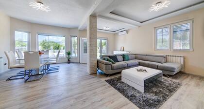 Full Privacy 3BD Villa w/ Outdoor Pool and Garden