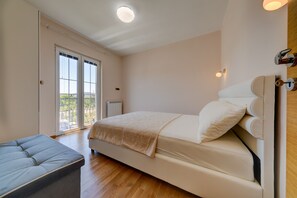 3 bedrooms, iron/ironing board, free WiFi, bed sheets - Full Privacy 3BD Villa w/ Outdoor Pool and Garden (Đuraševići)