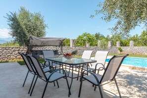 Outdoor dining - Full Privacy 3BD Villa w/ Outdoor Pool and Garden (Đuraševići)