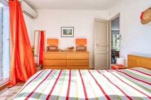 4 bedrooms, iron/ironing board, free WiFi - La Maison des Oliviers - Belle maison familiale avec Piscine (Occhiatana)