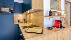 Kaffetrakter/tekoker, kjøleskap, mikrobølgeovn og ovn