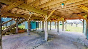 Property grounds - Seaside Serenity: 2  BR, 1  BA House in Crystal Beach, Sleeps 8 (Bolivar Peninsula)