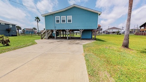 Property grounds - Seaside Serenity: 2  BR, 1  BA House in Crystal Beach, Sleeps 8 (Bolivar Peninsula)