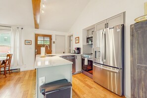 Fridge, microwave, oven, stovetop - Dog-friendly cottage with private beach, screened porch, wood fireplace & AC (Lakeside)