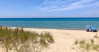 Dog-friendly cottage with private beach, screened porch, wood fireplace & AC