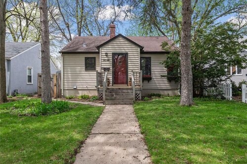 Convenient to lakes, bike trails, parks.  Dog-friendly. Fenced Yard.