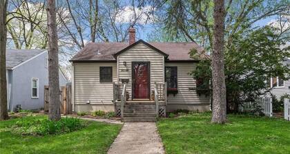 Convenient to lakes, bike trails, parks. Dog-friendly. Fenced Yard.