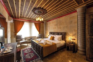 Premium bedding, minibar, in-room safe, individually decorated - Volare Stone Hotel (Nevsehir)