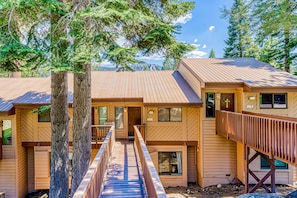 Exterior - 2BR Mountain-View Condo w/2 decks, Wifi, & Private W/D (Lakeshore)