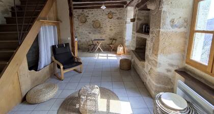 Charming cottage with swimming pool close to tourist attractions and hiking trails