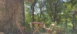 Outdoor dining - Charming cottage with swimming pool close to tourist attractions and hiking trails (Balaguier-d'Olt)