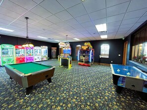 Games room - Disney Getaway Oasis: 4BR Townhome, Heated Pool & BBQ, Perfect for Families! (Kissimmee)