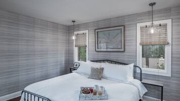 4 habitaciones, tabla de planchar con plancha y cuna de viaje