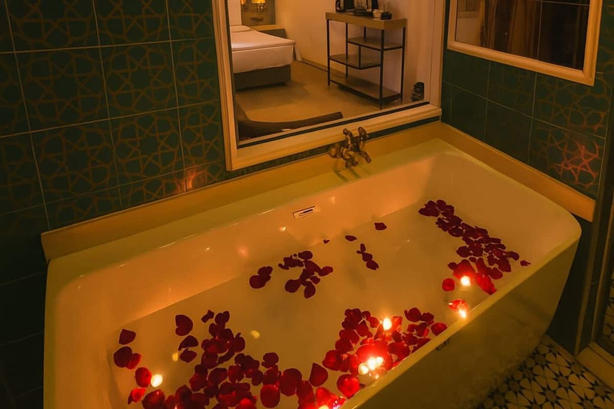 Honeymoon Suite with Turkish Hammam, Bathtub and Balcony | Banheiro | Chuveiro, chuveiro com efeito de chuva
