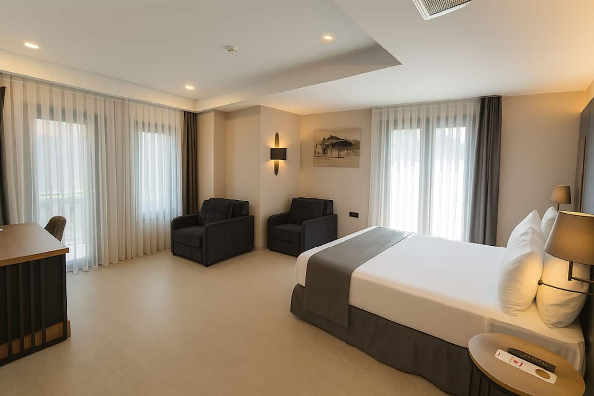 Luxury Deluxe Room with Balcony | NÀkymÀ huoneesta