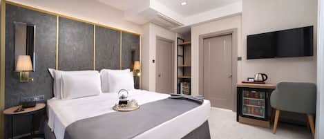 Deluxe Family & Connected Suite with 1 Bathroom with Turkish Hammam Sink, Annex Building | 1 bedroom, premium bedding, minibar, in-room safe