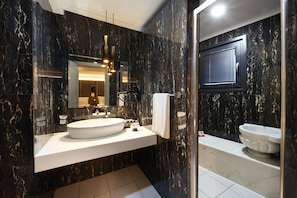 Deluxe Triple Room with Turkish Hammam Sink | Bathroom | Shower, rainfall showerhead, eco-friendly toiletries, hair dryer