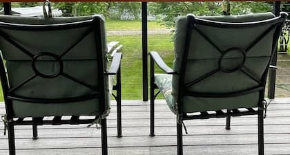 Spectacle Lake Waterfront Retreat Chalet