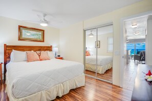 1 bedroom, desk, iron/ironing board, free internet - Oceanfront home with shared pool, hot tub, spacious private lanai, & WiFi (Kapaa)