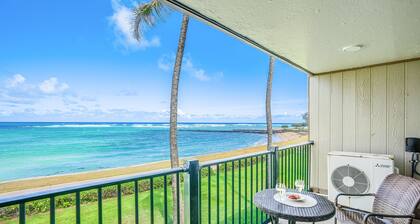 Oceanfront home with shared pool, hot tub, spacious private lanai, & WiFi
