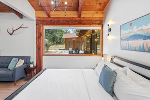 15 bedrooms, desk, free WiFi, bed sheets - Basecamp Lodge - Groups (Mount Shasta)