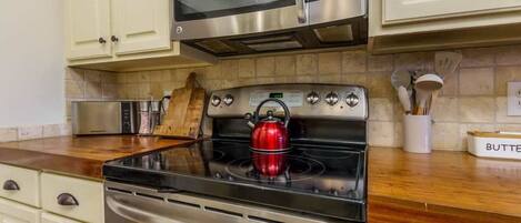 Fridge, microwave, stovetop, dishwasher