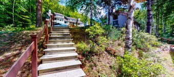 Cozy condo w/gas fireplace, private balcony, WiFi, W/D - dogs & snowbirds OK