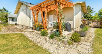 Contemporary dog-friendly home with backyard, patio, washer/dryer, pellet stove