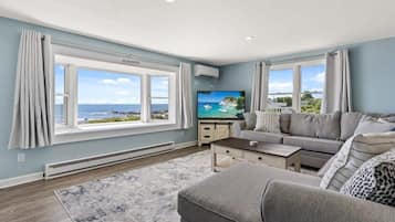 テレビ、ストリーミングサービス、書斎 / ワークスペース