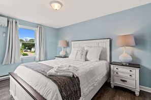 1 bedroom, desk, iron/ironing board, WiFi