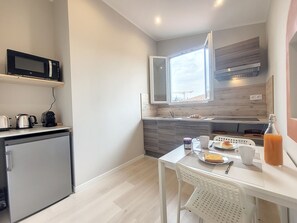 Fridge, microwave, coffee/tea maker, electric kettle