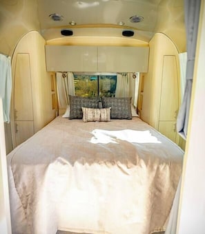 2 bedrooms, bed sheets