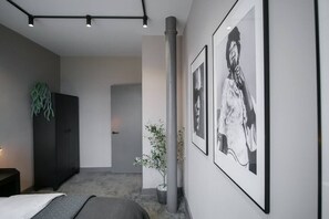 2 habitaciones, tabla de planchar con plancha, wifi y ropa de cama