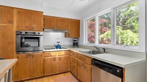 Refrigerador, horno, parrilla de estufa y lavavajillas 