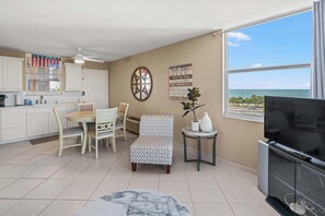 TV - Gulf Water Views Studio Beach And Tennis 2504 (Bonita Springs)