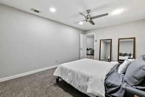 5 Schlafzimmer, Bügeleisen/Bügelbrett, WLAN, Bettwäsche