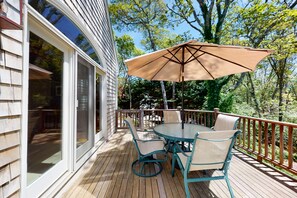 Outdoor dining - Spacious home with huge deck & tree-lined yard, grill, & WiFi - great location (Orleans)
