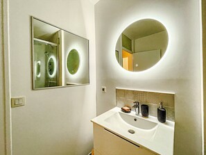 Hair dryer - Annecy 1 bedroom Apt With Balcony (Annecy)