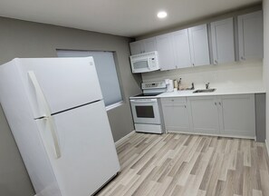 冰箱、微波炉、烤箱、炉灶