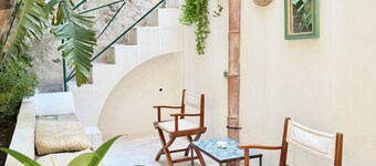 Prestigious historic house with private garden, under the Lipari castle