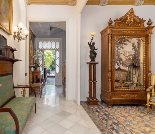 LUXURY VILLA on the BEACH