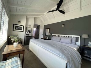 1 slaapkamer, een strijkplank/strijkijzer, wifi, beddengoed