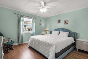 1 bedroom, iron/ironing board, WiFi, bed sheets - 🏖️Gulf Views-Steps2Beach-Communal Pool-1BR Villas on the Gulf E4🌟 (Pensacola Beach)