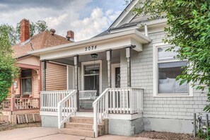 Exterior - Peak Pool Hall! Billiards Room & BBQ & Fire Pit! (Colorado Springs)