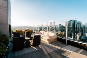 Terrace/patio - Stylish 1BR Austin Escape w/ Heated Rooftop Pool (Austin)