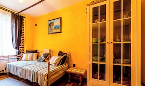 1 bedroom, in-room safe, iron/ironing board, free WiFi