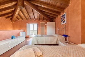 4 habitaciones, tabla de planchar con plancha y wifi gratis