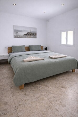4 bedrooms, iron/ironing board, travel cot, free WiFi