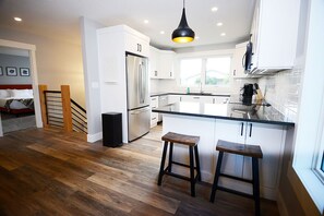 Fridge, microwave, oven, stovetop - BRAND NEW modern 2-bedroom, close to the mountains. (Pincher Creek)